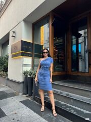 Kadın Omuz Dekolteli Arkası Büzgü Detay Sandy Kumaş Elbise