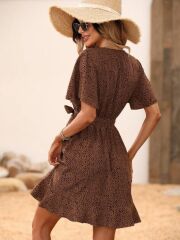 Kadın Kısa Kelebek Kollu Kruvaze Yakalı Belden Kuşaklı Kısa Desenli Süprem Elbise