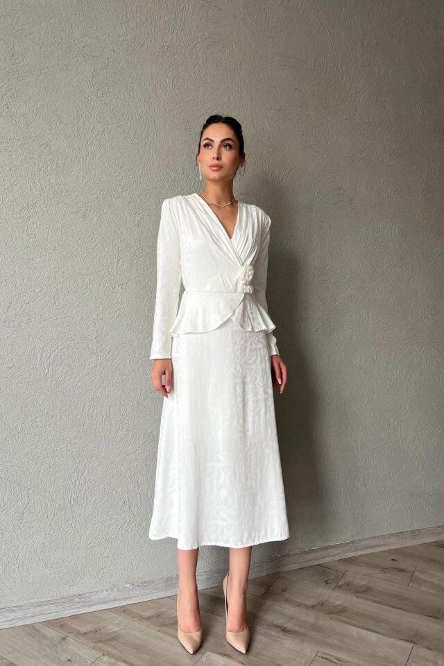 Ekru Pile Detaylı Kruvaze Elbise