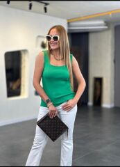 Kare Yaka Kalın Askılı Beyaz Triko Bluz