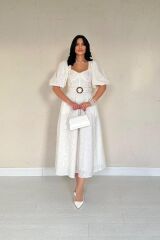 Ekru Göğüs Kup Detaylı Kemerli Brode Elbise