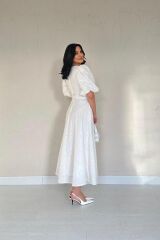 Ekru Göğüs Kup Detaylı Kemerli Brode Elbise