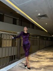 Kadın Bisiklet Yaka Vatkalı Manşet Detay Kadife Kumaş Midi Boy Elbise