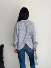 Arkası Asimetrik Yırtmaç Kesim Detaylı Cizgili Bluz Gömlek - Füme