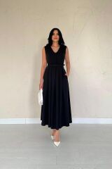 Siyah Önü Britli Pileli Elbise