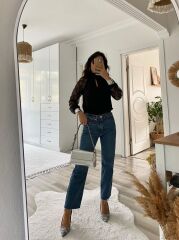 Kadın Uzun Kollu Göğüs Pencere Detay Yaka Boğazlı Kolları Tüllü Sandy Bluz