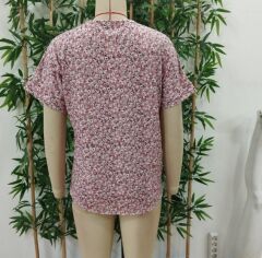 Kadın Kısa Kollu çentikli V Yaka Ve Düğme Detaylı çiçek Desenli Süprem Bluz