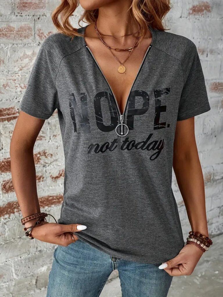 Kadın Kısa Kollu önden Fermuarlı Yazı Baskılı Viskon Bluz