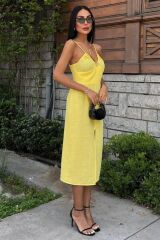 Göğsü Aksesuarlı Önü Yırtmaçlı Elbise 2899