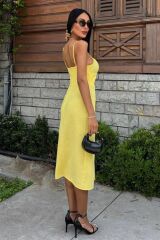 Göğsü Aksesuarlı Önü Yırtmaçlı Elbise 2899