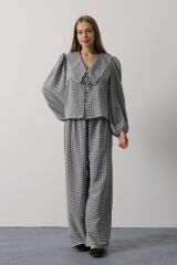 İşlemeli Bebe Yakalı Pantolon Takım - Siyah