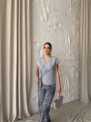 YANDAN BAĞLAMA DETAYLI KOLSUZ BLUZ - Gri