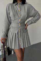 ÖNDEN GOLD DÜĞMELİ PİLELİ KISA ELBİSE - Gri
