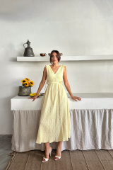 MÜSLİN ELBİSE OMUZ BÜZGÜ DETAYLI V YAKA KOLSUZ ELBİSE - Sarı