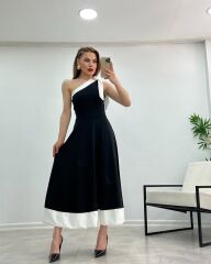 Kadın Tek Omuzu Açık Omuzlardan Kurdela Detaylı çift Renkli Ithal Krep Elbise