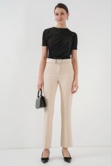 Büzgü Detaylı Kısa Kol Sandy Bluz 945 - Siyah