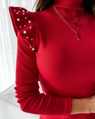 Kadın Kırmızı Uzun Kollu Balıkçı Yaka Omuzlarda Pile Inci Detay Kaşkorse Elbise