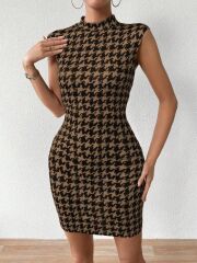 Kadın Yarı Balıkçı Yaka Kolsuz Desenli Kısa Dalgıç Elbise