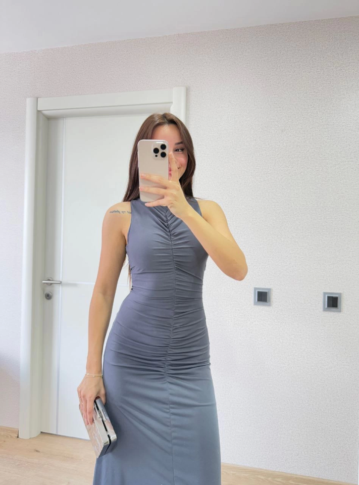 Kolsuz Büzgülü Uzun Elbise - Füme