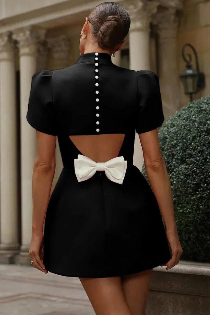 Kadın Kısa Kollu Balıkçı Yaka Arkadan Kelebek Dekolte Detaylı Kısa Atlas Elbise