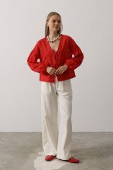 Kalp Detaylı Bağlamalı Brode Bluz - Kırmızı