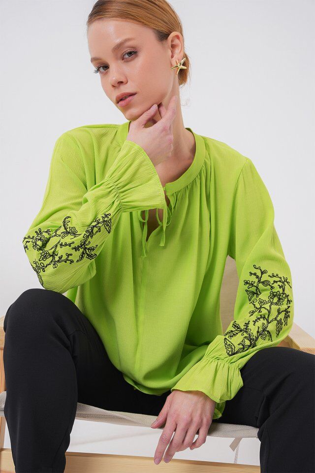 Nakışlı Örme Bluz 941 - E.Yeşil