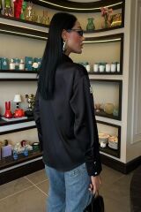 Yaka Ve Cep İnci Taşlı Saten Gömlek 3423