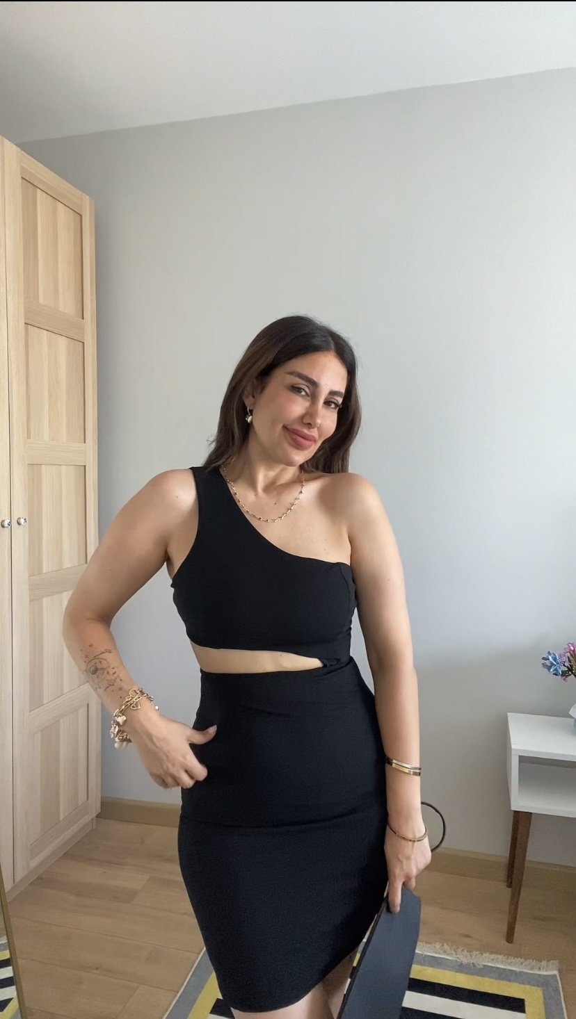 Kadın Asimetrik Kesim Sırt Ve Göbek Dekolteli Diz üstü Fırsat ürün Elbise