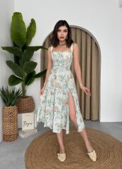 Anjelik Yırtmaç Detaylı Elbise