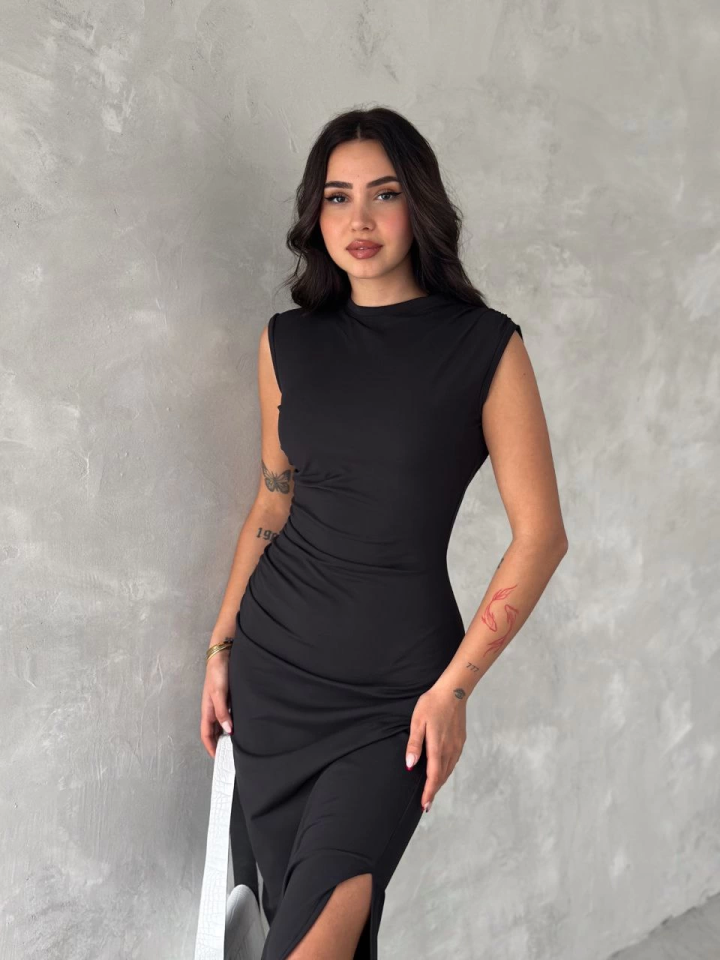 Kolsuz Yırtmaçlı Uzun Maxı Boy Elbise - Siyah