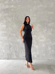 Kolsuz Yırtmaçlı Uzun Maxı Boy Elbise - Siyah