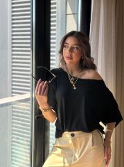 Kadın Tek Omuzu Açık Kısa Kollu Salaş Viskon Bluz