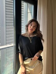 Kadın Tek Omuzu Açık Kısa Kollu Salaş Viskon Bluz