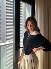 Kadın Tek Omuzu Açık Kısa Kollu Salaş Viskon Bluz