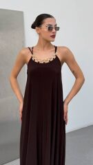 Kadın Omuz Askılı Kuş Gözü Zincir Detay Sandy Kumaş Maxi Boy Elbise