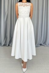 Beyaz Önü Dantel Detaylı Kemerli Elbise