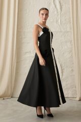 Siyah Güllü Askılı Elbise