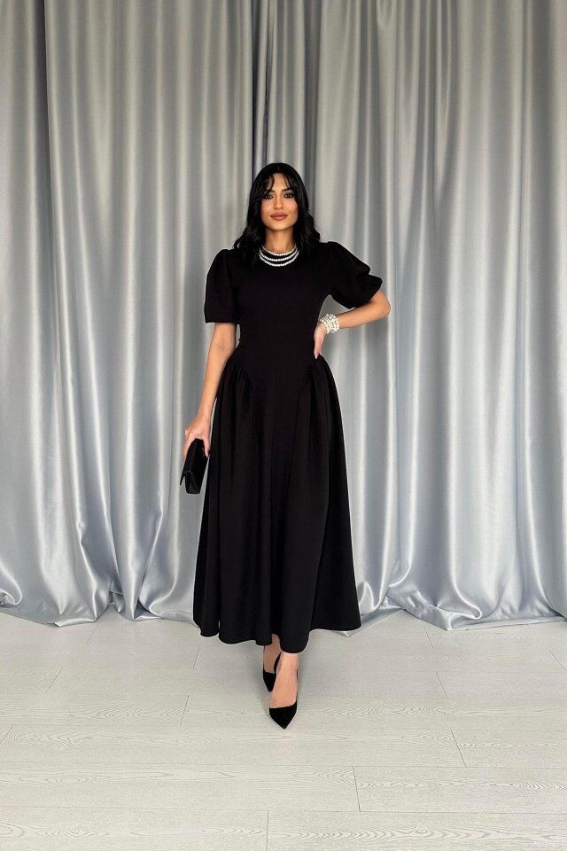 Siyah Etek Yanları Büzgülü Balon Kollu Elbise