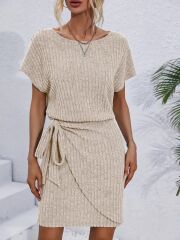 Kadın Kısa Kollu Yakası Açık Belden Lastikli Yandan Bağlamalı Kalın Fitilli Kaşkorse Elbise