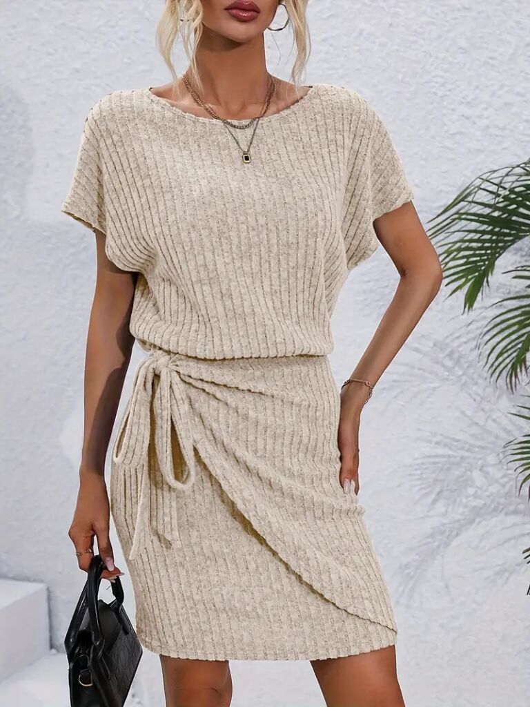 Kadın Kısa Kollu Yakası Açık Belden Lastikli Yandan Bağlamalı Kalın Fitilli Kaşkorse Elbise