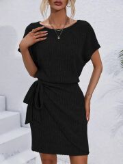 Kadın Kısa Kollu Yakası Açık Belden Lastikli Yandan Bağlamalı Kalın Fitilli Kaşkorse Elbise