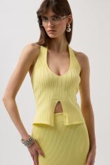 V Detay Dokulu Crop Bluz